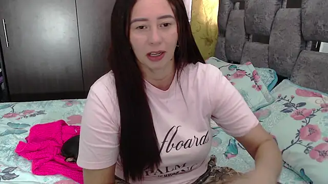 sara hott 1 online show from July 8, 3:27 pm