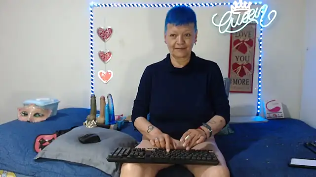 Snapshot of loquitaqueen011 chatting on May 7, 4:56 pm loquitaqueen011 online show from May 7, 4:56 pm