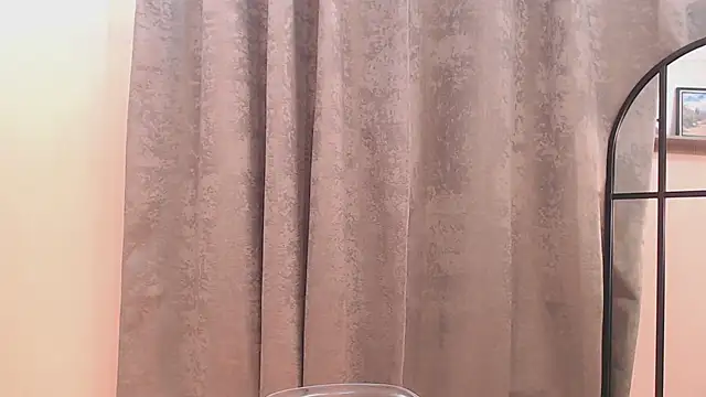 Snapshot of Amelia_bss chatting on July 7, 2:43 pm Amelia bss online show from July 7, 2:43 pm