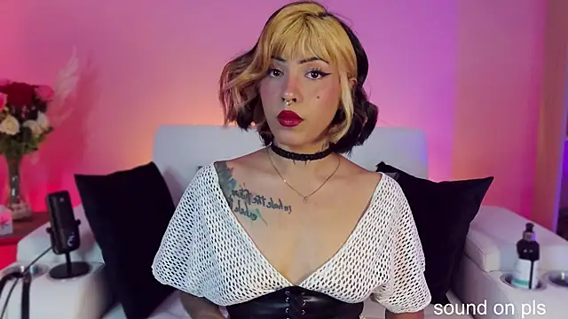 Snapshot of kitty_pruu chatting on January 27, 11:00 pm kitty pruu online show from January 27, 11:00 pm