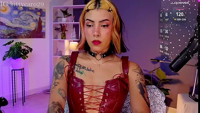 Snapshot of kitty_pruu chatting on February 6, 10:21 pm kitty pruu online show from February 6, 10:21 pm