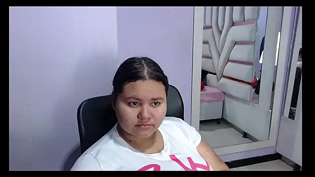 Snapshot of ValenTitis chatting on November 13, 8:19 pm ValenTitis online show from November 13, 8:19 pm