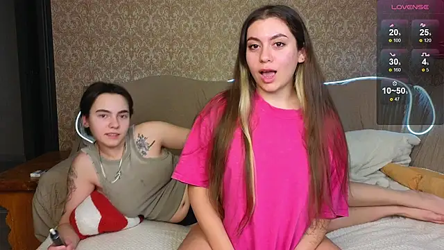 Snapshot of twobabesweet chatting on February 14, 11:10 am twobabesweet online show from February 14, 11:10 am