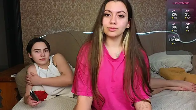 Snapshot of twobabesweet chatting on March 1, 10:34 am twobabesweet online show from March 1, 10:34 am