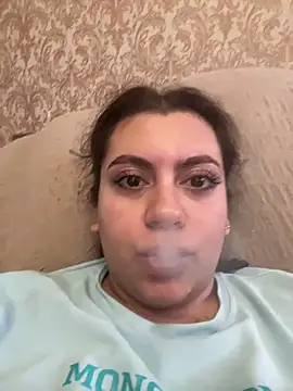 Snapshot of twobabesweet chatting on March 23, 4:27 am twobabesweet online show from March 23, 4:27 am