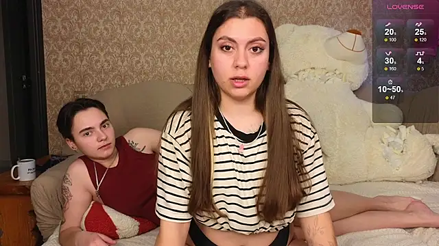 Snapshot of twobabesweet chatting on September 25, 2:48 am twobabesweet online show from September 25, 2:48 am