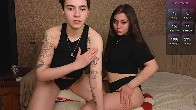 twobabesweet online show from April 23, 4:46 am