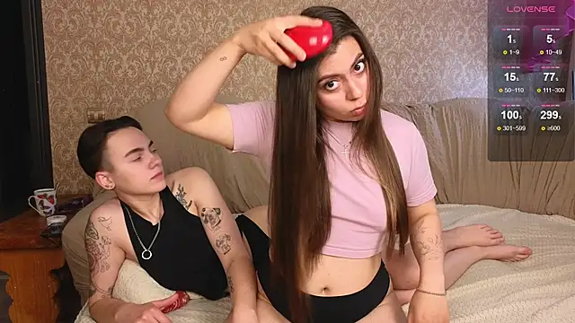 twobabesweet online show from May 8, 6:19 am