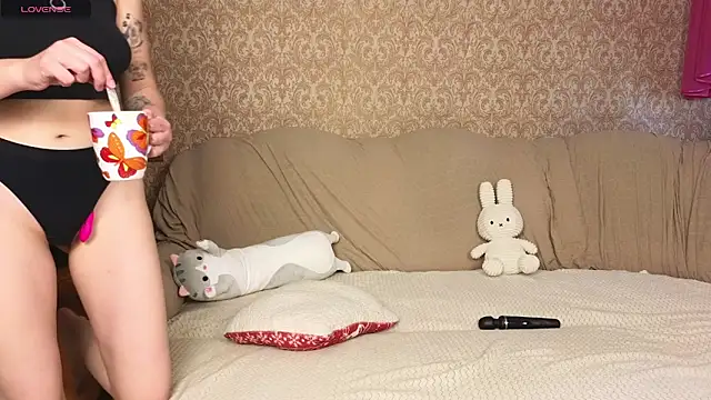 twobabesweet online show from June 9, 4:57 am