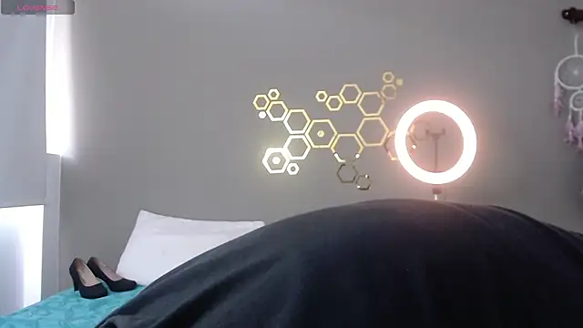 adriscute online show from January 8, 7:56 pm