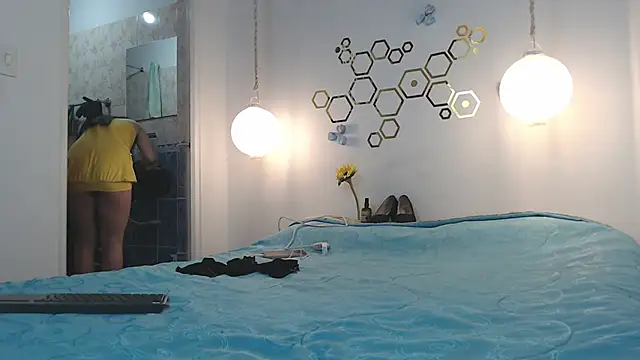 adriscute online show from March 9, 1:46 am