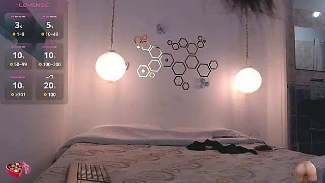 adriscute online show from March 15, 2:03 am