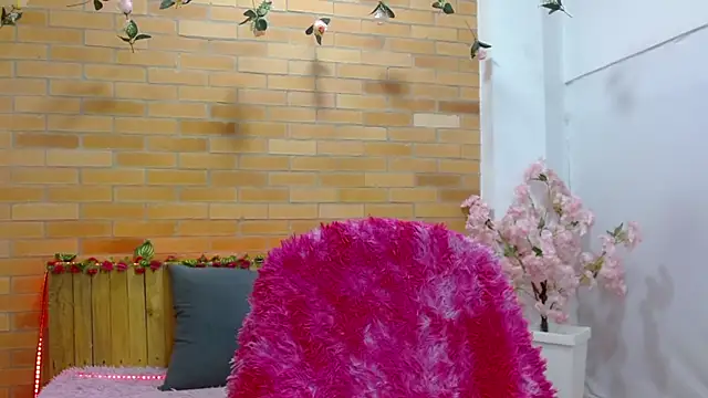 Snapshot of adriscute chatting on June 6, 2:38 am adriscute online show from June 6, 2:38 am
