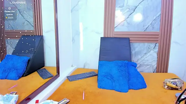 Snapshot of HannyMansonh chatting on December 14, 3:56 am HannyMansonh online show from December 14, 3:56 am