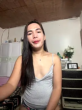 Snapshot of Msyensmith chatting on November 23, 12:43 am Msyensmith online show from November 23, 12:43 am