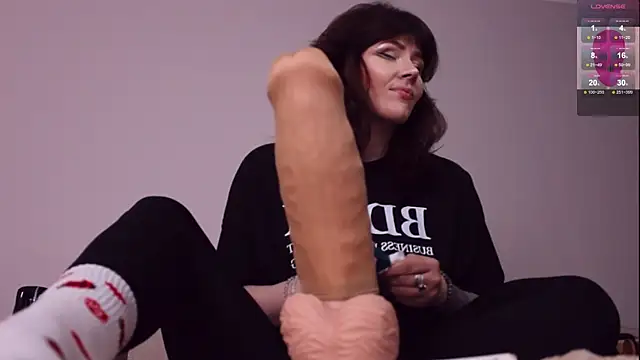 Snapshot of Luna_Blake chatting on October 25, 10:34 am Luna Blake online show from October 25, 10:34 am