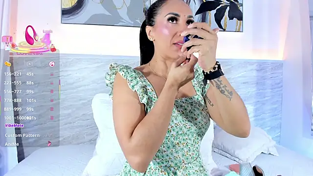 Snapshot of nayelii_d chatting on July 27, 12:23 pm nayelii d online show from July 27, 12:23 pm