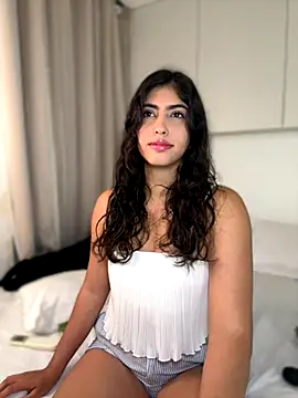 Gaby zahir  online show from October 3, 11:40 am