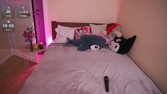 Snapshot of PenellopaRaw chatting on November 15, 12:19 am PenellopaRaw online show from November 15, 12:19 am