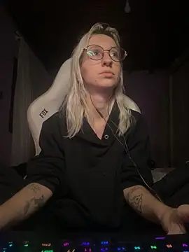 Snapshot of bunnydark00 chatting on September 28, 12:05 am bunnydark00 online show from September 28, 12:05 am