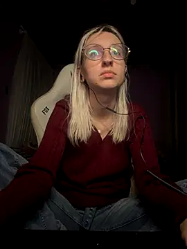 Snapshot of bunnydark00 chatting on October 2, 12:28 am bunnydark00 online show from October 2, 12:28 am