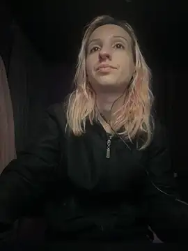 Snapshot of bunnydark00 chatting on October 9, 11:03 pm bunnydark00 online show from October 9, 11:03 pm