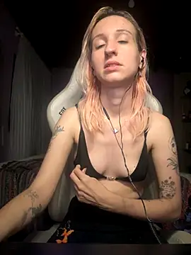 Snapshot of bunnydark00 chatting on October 12, 4:33 am bunnydark00 online show from October 12, 4:33 am