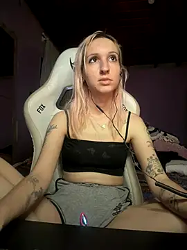 Snapshot of bunnydark00 chatting on October 17, 3:10 am bunnydark00 online show from October 17, 3:10 am