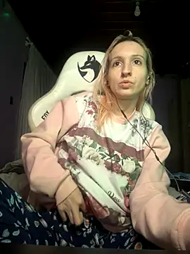 Snapshot of bunnydark00 chatting on October 19, 1:28 am bunnydark00 online show from October 19, 1:28 am