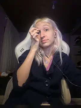 Snapshot of bunnydark00 chatting on October 21, 1:06 am bunnydark00 online show from October 21, 1:06 am