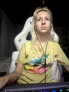 Snapshot of bunnydark00 chatting on November 18, 2:06 am bunnydark00 online show from November 18, 2:06 am