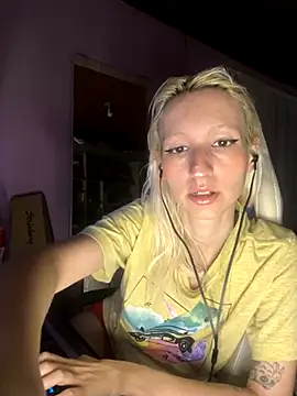 Snapshot of bunnydark00 chatting on November 19, 1:16 am bunnydark00 online show from November 19, 1:16 am