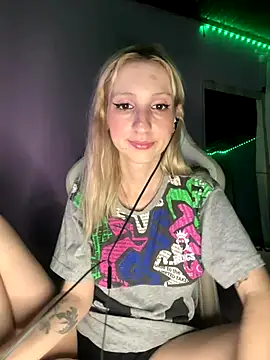 Snapshot of bunnydark00 chatting on December 4, 4:44 am bunnydark00 online show from December 4, 4:44 am