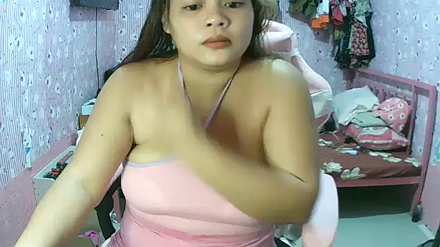 Snapshot of shaira4u chatting on August 1, 8:57 am shaira4u online show from August 1, 8:57 am