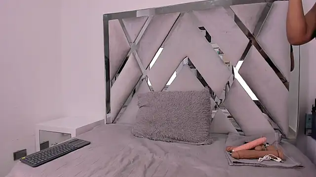 Naughty  Mom online show from February 4, 6:17 pm