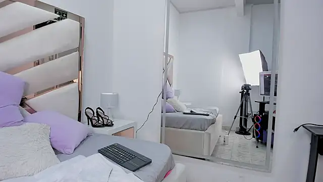 Naughty  Mom online show from February 8, 10:19 pm