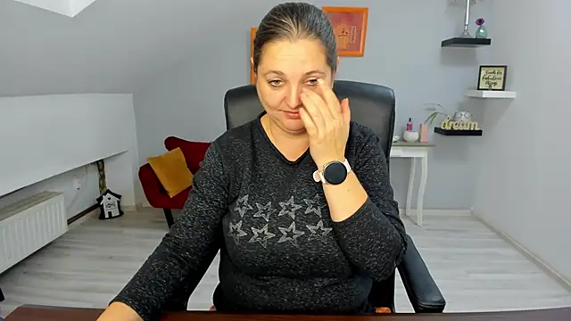 LollaGirl online show from November 5, 4:23 am