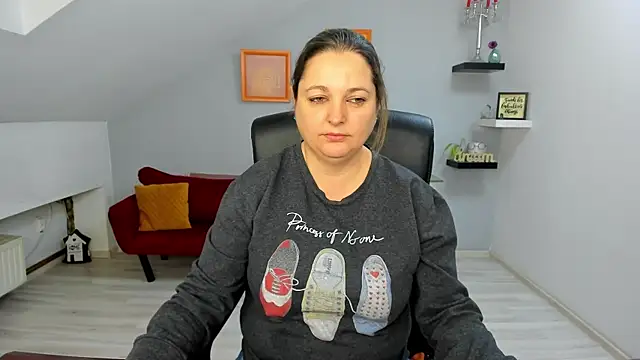 LollaGirl online show from January 12, 4:18 am