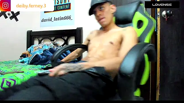 Snapshot of davidlatin66 chatting on December 16, 12:37 am davidlatin66 online show from December 16, 12:37 am