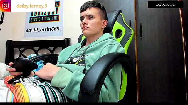 Snapshot of davidlatin66 chatting on December 20, 5:14 am davidlatin66 online show from December 20, 5:14 am