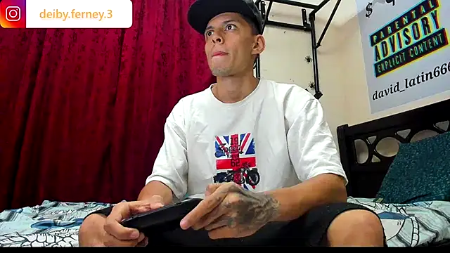 Snapshot of davidlatin66 chatting on January 24, 12:42 am davidlatin66 online show from January 24, 12:42 am