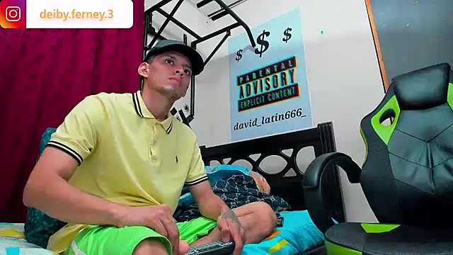 Snapshot of davidlatin66 chatting on February 27, 2:32 am davidlatin66 online show from February 27, 2:32 am