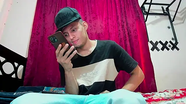 Snapshot of davidlatin66 chatting on October 2, 7:10 pm davidlatin66 online show from October 2, 7:10 pm