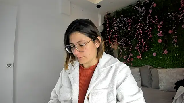 SarahDeyvis online show from January 8, 1:57 pm