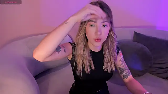 EveBensonX online show from February 25, 12:13 pm