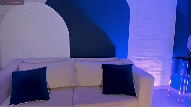 EveBensonX online show from March 19, 6:44 pm