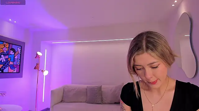 EveBensonX online show from October 13, 12:27 pm