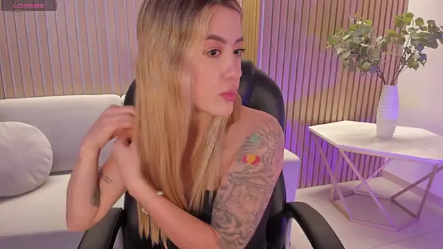 EveBensonX online show from November 8, 8:29 pm