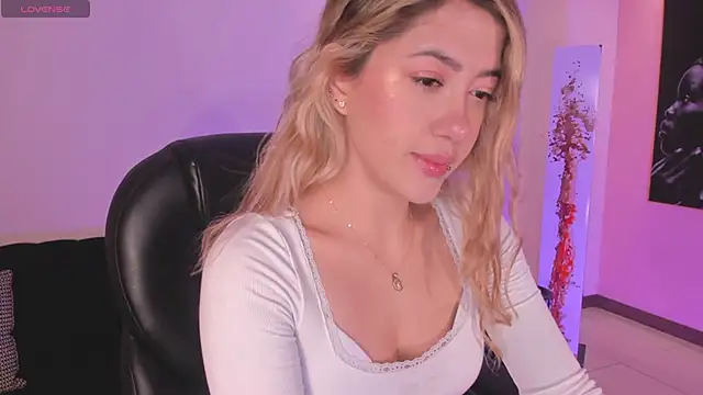 EveBensonX online show from December 3, 11:30 am