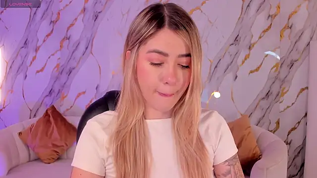 EveBensonX online show from December 4, 11:52 am